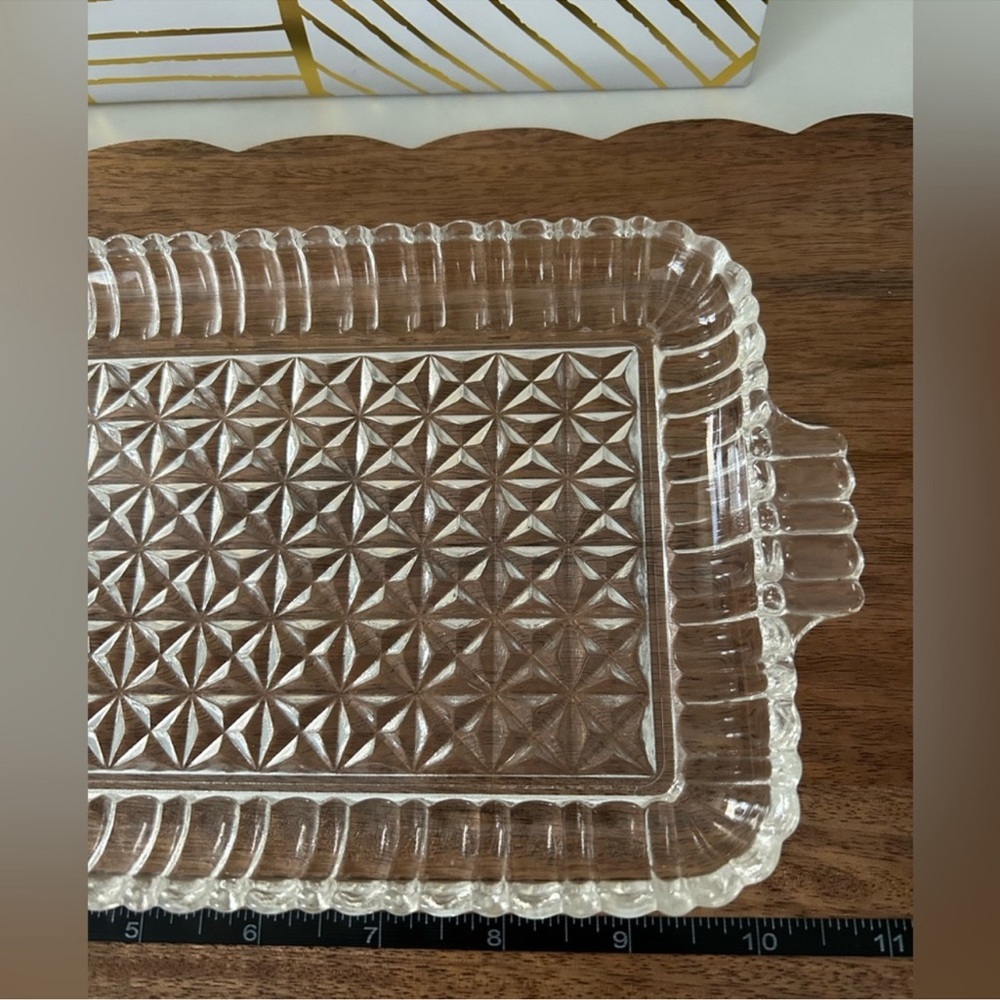 ✨Vintage Pressed Glass Vanity Tray | Perfume & Skincare Display Organizer✨ - Picture 10 of 12